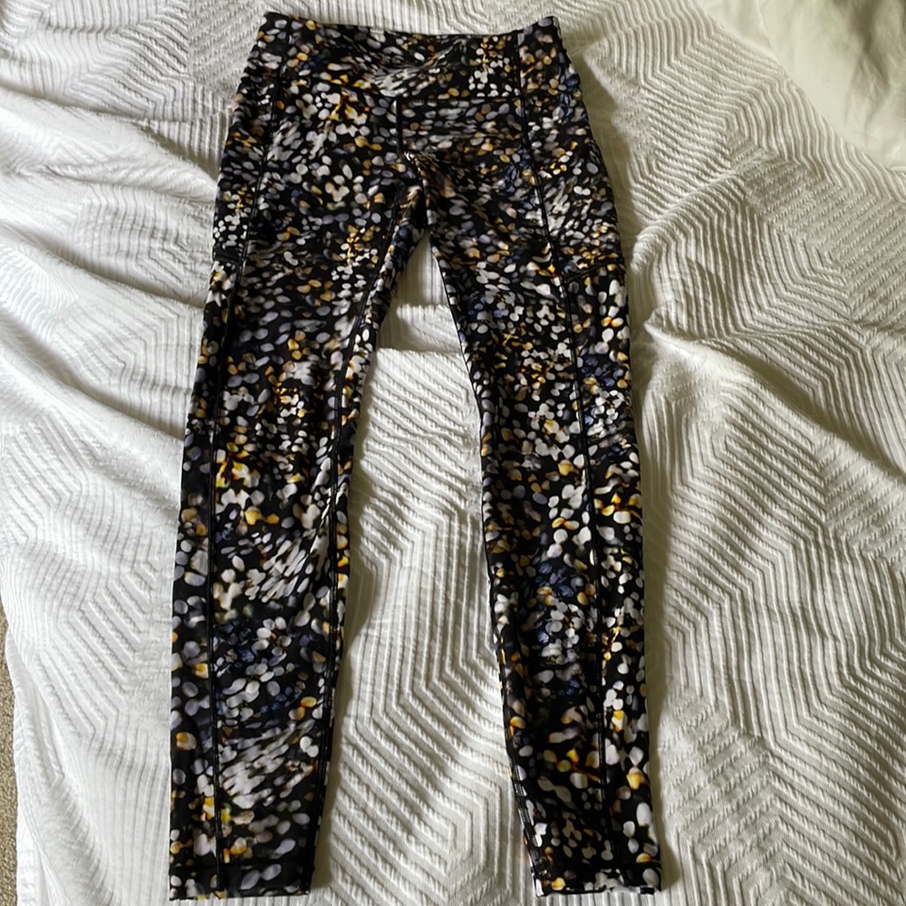 Lululemon Women’s Size 6 Yoga Pants/Tights